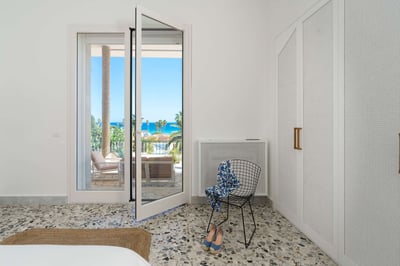 Luxury Villa Photo #30