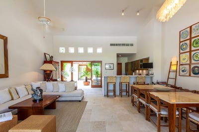 Luxury Villa Photo #14