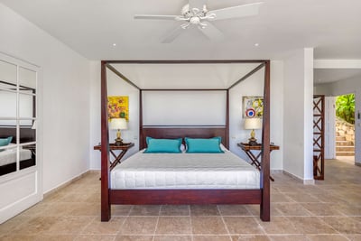 Luxury Villa Photo #25