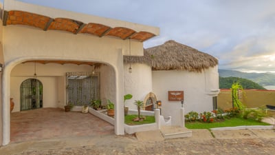 Luxury Villa Photo #43