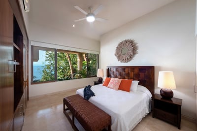 Luxury Villa Photo #35
