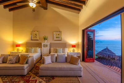 Luxury Villa Photo #32