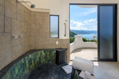 Luxury Villa Photo #36