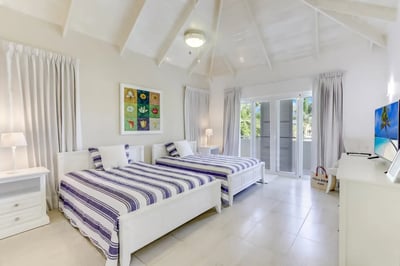 Luxury Villa Photo #32