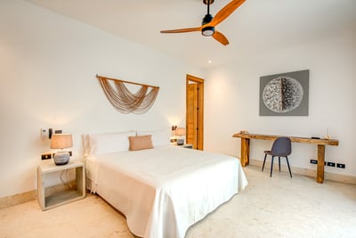Luxury Villa Photo #30