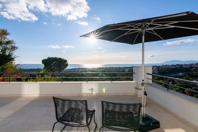 Luxury Villa Photo #30