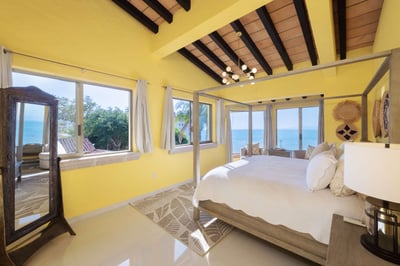 Luxury Villa Photo #23