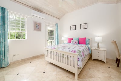 Luxury Villa Photo #13