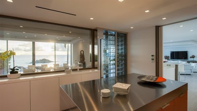 Dining Area & Kitchen