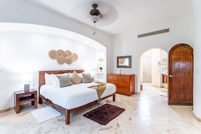 Luxury Villa Photo #12