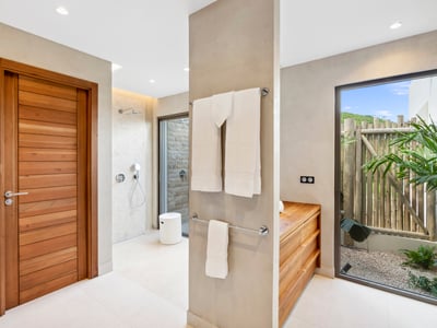 Luxury Villa Photo #48