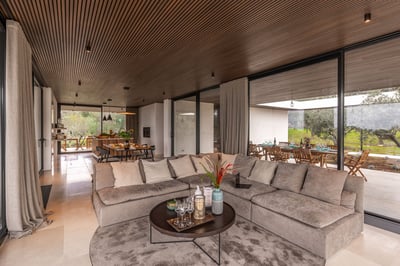 Luxury Villa Photo #7