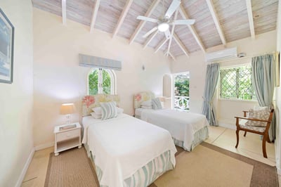 Luxury Villa Photo #26