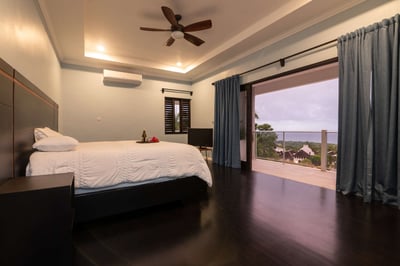 Luxury Villa Photo #15