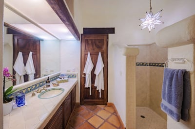 Luxury Villa Photo #39