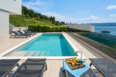 Luxury Villa Photo #4