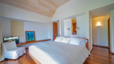 Luxury Villa Photo #30