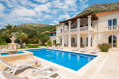 Luxury Villa Photo #12
