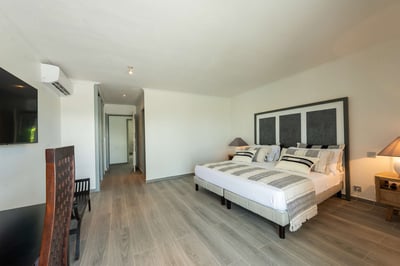 Luxury Villa Photo #20