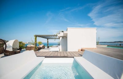 Luxury Villa Photo #4