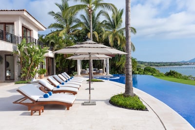 Luxury Villa Photo #6
