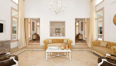 Luxury Villa Photo #4