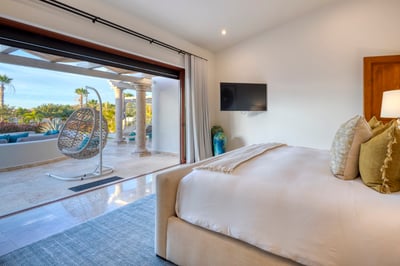 Luxury Villa Photo #38