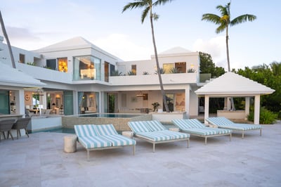 Luxury Villa Photo #30