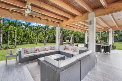 Luxury Villa Photo #16