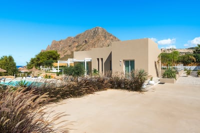 Luxury Villa Photo #4