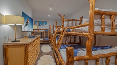 Apex Lodge North Side: Twin Bunkroom 1 Lower Level