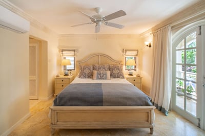 Luxury Villa Photo #18