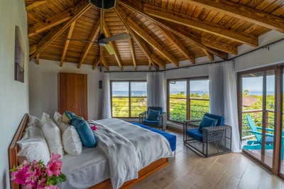Luxury Villa Photo #26