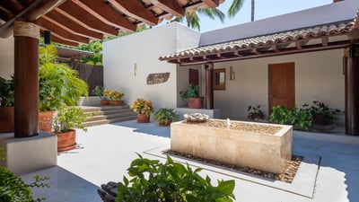 Luxury Villa Photo #5