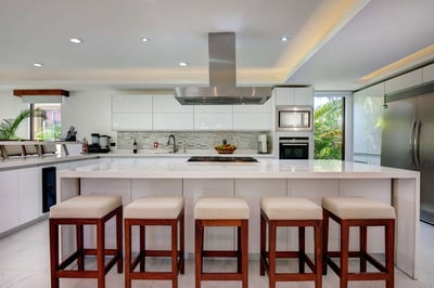Luxury Villa Photo #17
