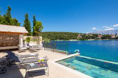 Luxury Villa Photo #24
