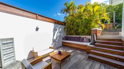 Lounge & Jacuzzi