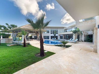 Luxury Villa Photo #2
