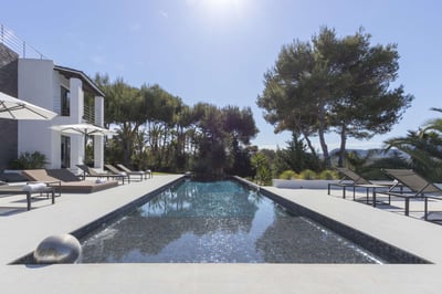 Luxury Villa Photo #4