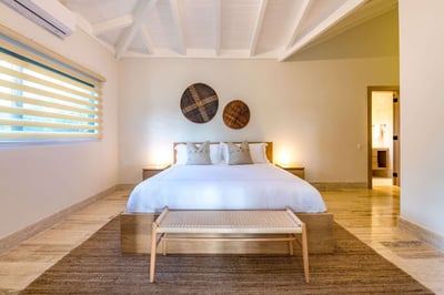 Luxury Villa Photo #15