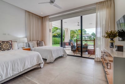 Luxury Villa Photo #32