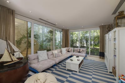 Luxury Villa Photo #15