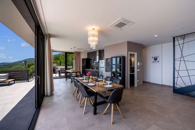 Luxury Villa Photo #18