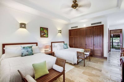 Luxury Villa Photo #27