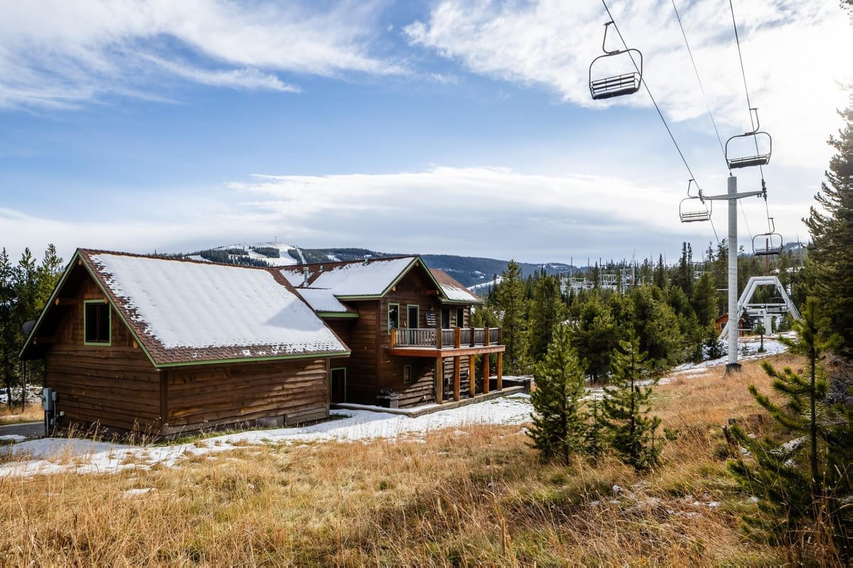 Twin Lift Lodge
