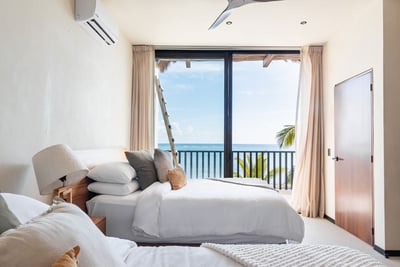 Luxury Villa Photo #35