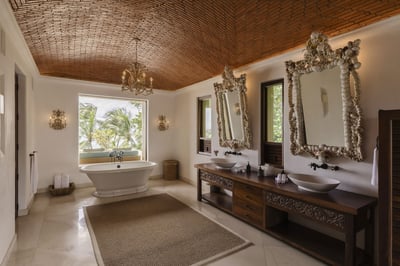 Luxury Villa Photo #38