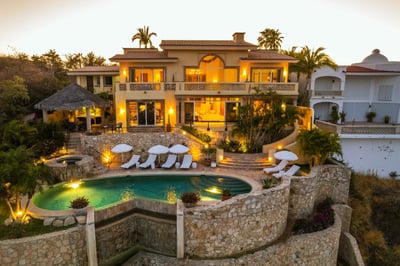 Luxury Villa Photo #3
