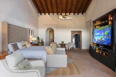 Luxury Villa Photo #26