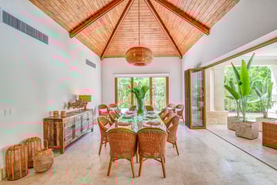 Luxury Villa Photo #17